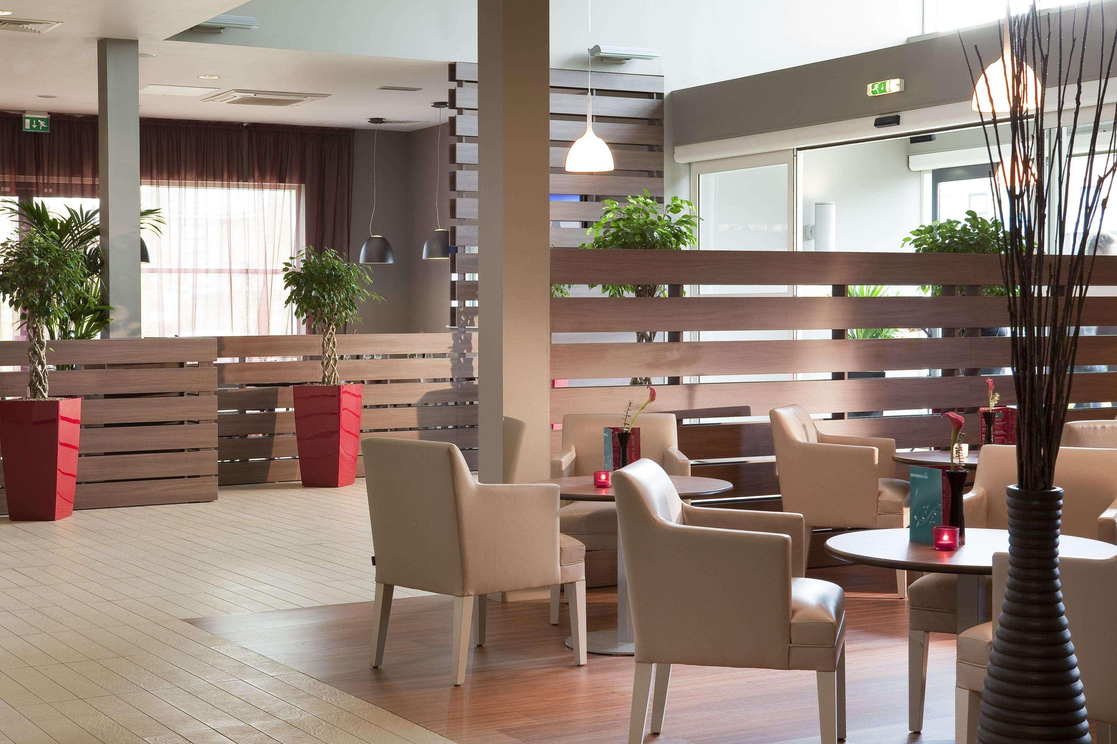 Campanile Hotel Northampton Bagian luar foto